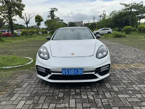 十年老友依旧能打！18万多拿下白色保时捷Panamera