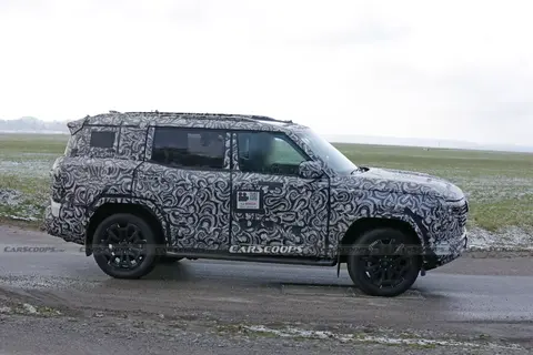 全新三菱帕杰罗路试谍照曝光：全新设计、2.4T发动机、非承载车身