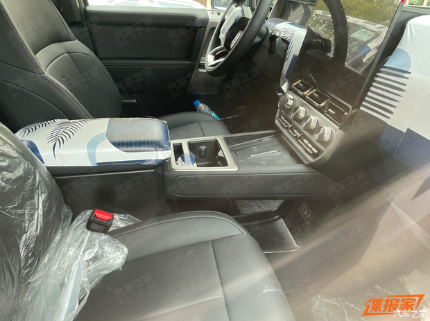 搭载1.5T增程动力 全新“方盒子”中型SUV！iCAR V25内饰谍照曝光